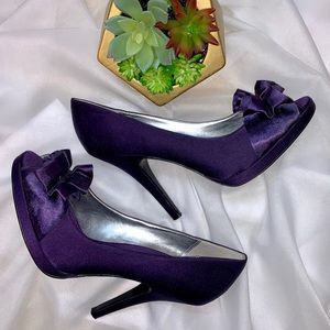 Nina Evelixa purple satin ruffled peep toe pump